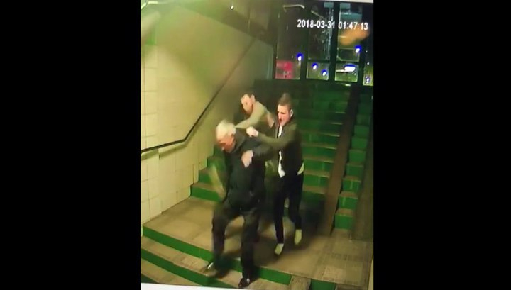 Двама млади мъже пребиха жестоко пенсионер, който отказал да им даде пари назаем (ВИДЕО 18+)