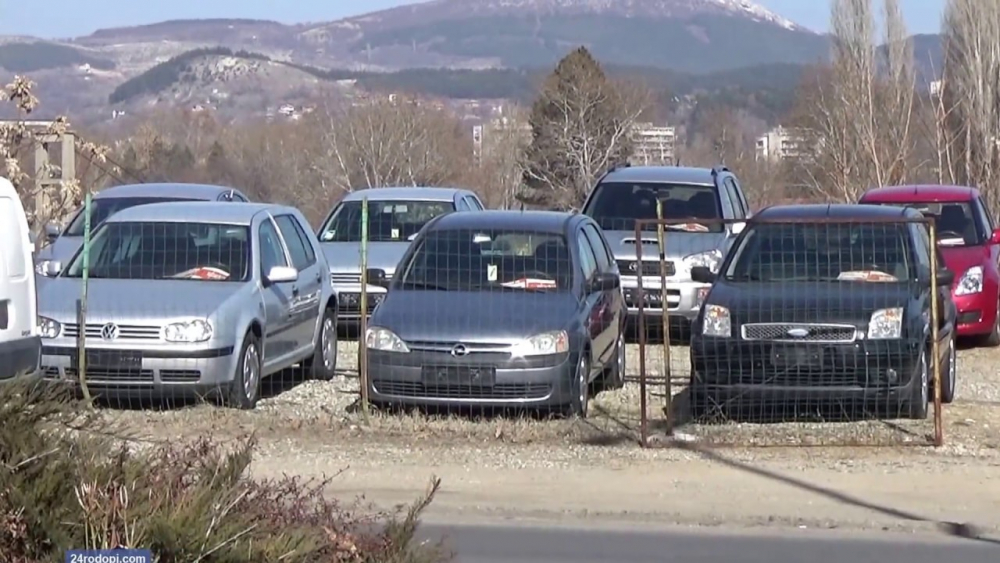 Експерти огласиха шокиращата истина за колите втора ръка в автокъщите у нас, измамите са поголовни 