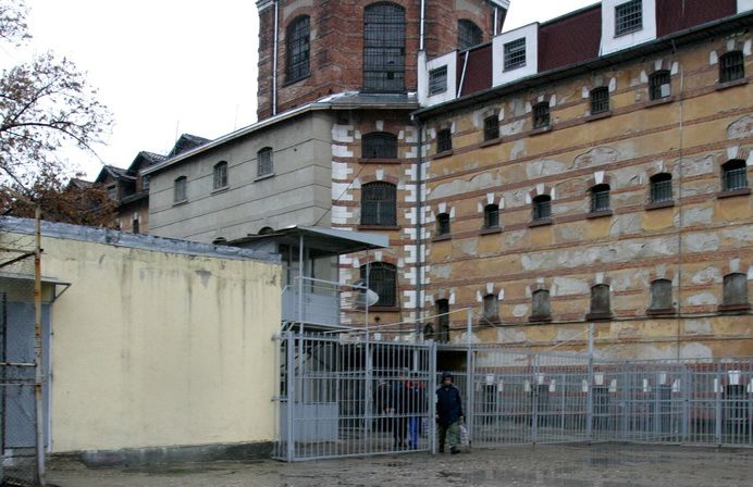 Горещи подробности: С побои, заплахи и стрелба бандитите си разчистили пътя за бягството от Софийския затвор, но една смела чистачка...