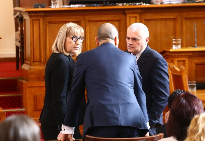Валентин Радев огласи оперативна информация за бягството на бандитите от затвора, а Цачева - оправдания и причини за издънката (СНИМКИ)