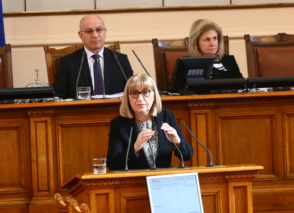 Много важно гласуване на закон чака депутатите днес, ще изслушат и Цачева по друг казус