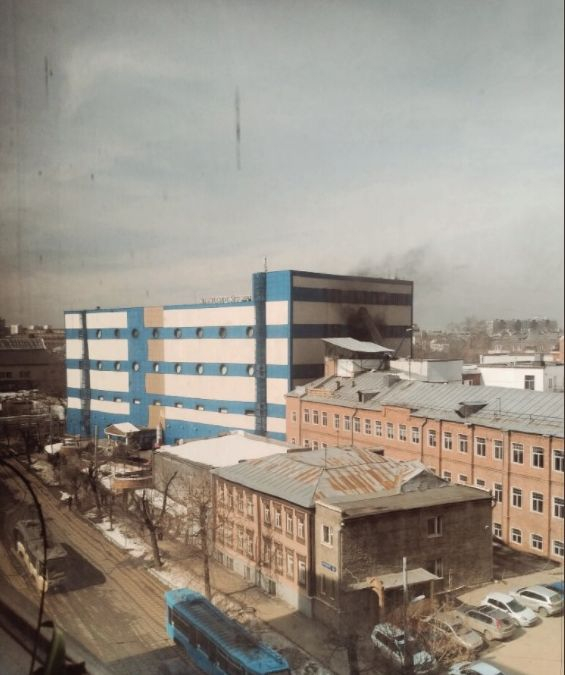 Нов огнен кошмар в Русия: Гори детски мол в Москва, има пострадали (СНИМКИ/ВИДЕО)