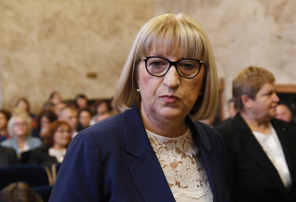 Цецка Цачева обясни защо не е стреляно по опасните бегълци от затвора и дали ще хвърли оставка