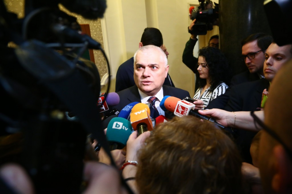 МВР министърът: Наказанията за гафа на летището не са еднакви, върнах ги