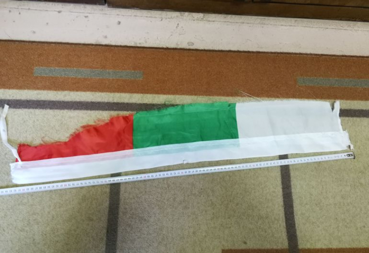 Хасан от Царевци поруга националното знаме и му се размина! Назрява етнически бунт 