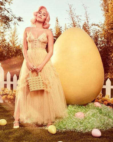 Майли Сайръс лъсна в СЕКСИ ФОТОСЕСИЯ 18+! Преобрази се във великденско зайче за корица на Playboy