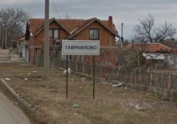 Гавраилово се прости със зверски закланата навръх Разпети петък магазинерка Петя, според мълвата в селото килърът... 