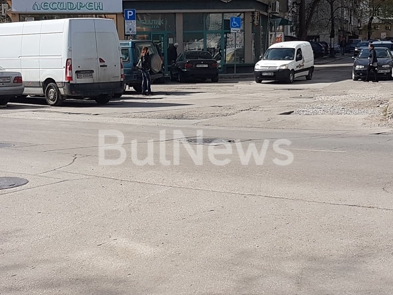 Взривиха бомба с болтове насред центъра на Враца (СНИМКИ)