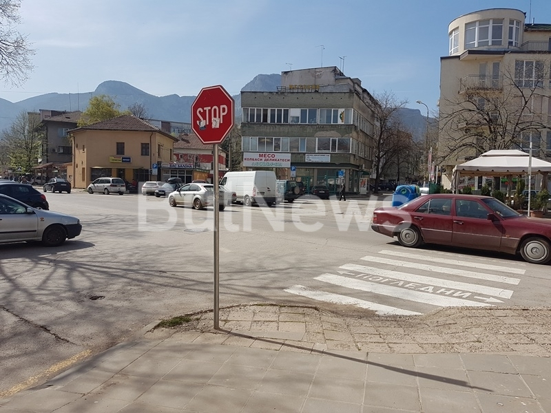 Взривиха бомба с болтове насред центъра на Враца (СНИМКИ)