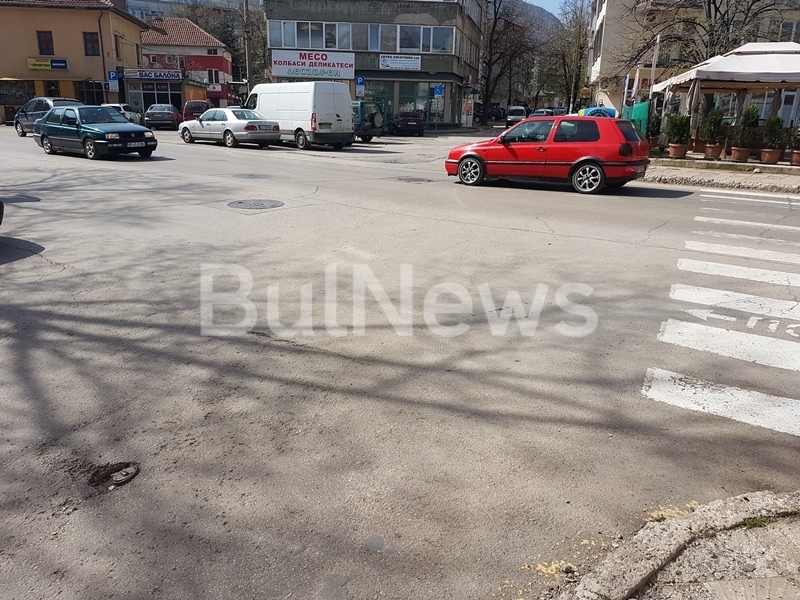 Взривиха бомба с болтове насред центъра на Враца (СНИМКИ)