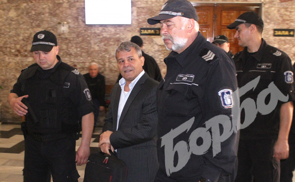 Жандармерия блокира Велико Търново заради поредната разходка на Георги Вълев от "Килърите" (СНИМКИ)