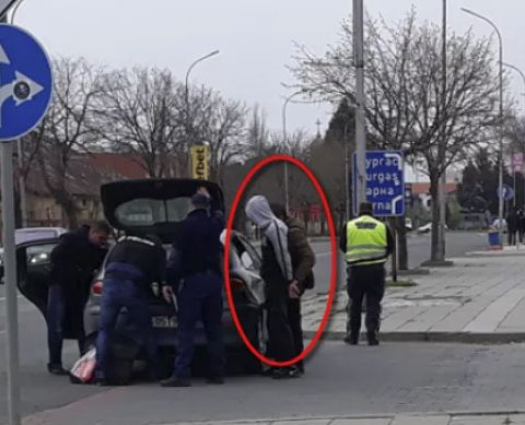 Ексклузивни СНИМКИ от зрелищната спецакция срещу шурея на Митьо Очите и опасни бандити в Поморие
