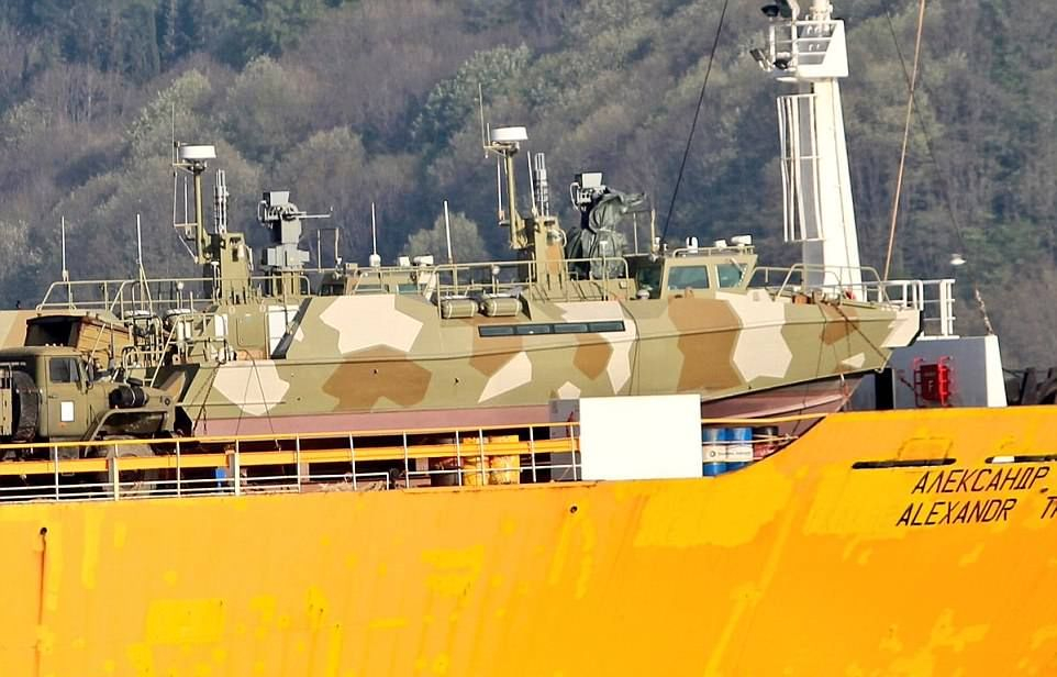 "Дейли мейл": Подготвя ли се отговор? Руски военни кораби, натоварени с военна техника се насочват към Сирия (СНИМКИ)