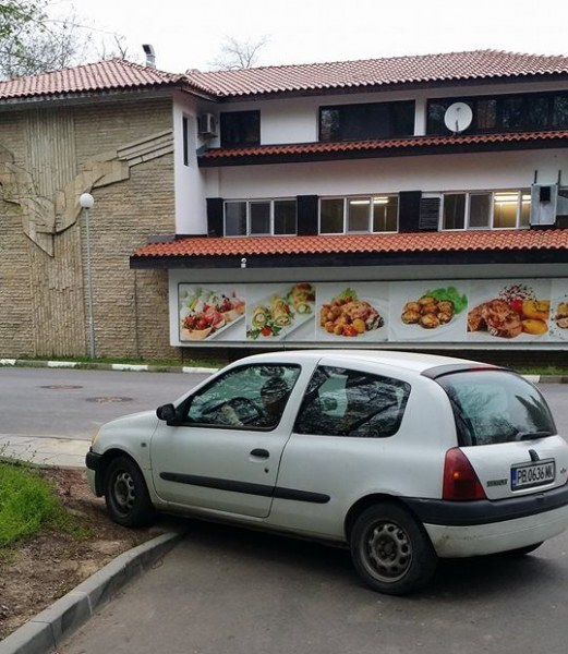 След пловдивската оборотна танцьорка, помляла 10 коли, се появиха други две мадами, скрили шапката на всички с маневрите си (СНИМКИ/ВИДЕО)