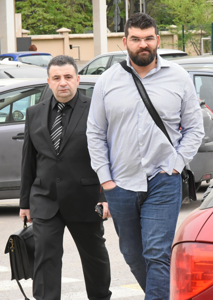 Мистерия в Сандански: Човек на Божо Кравата полетя от третия етаж