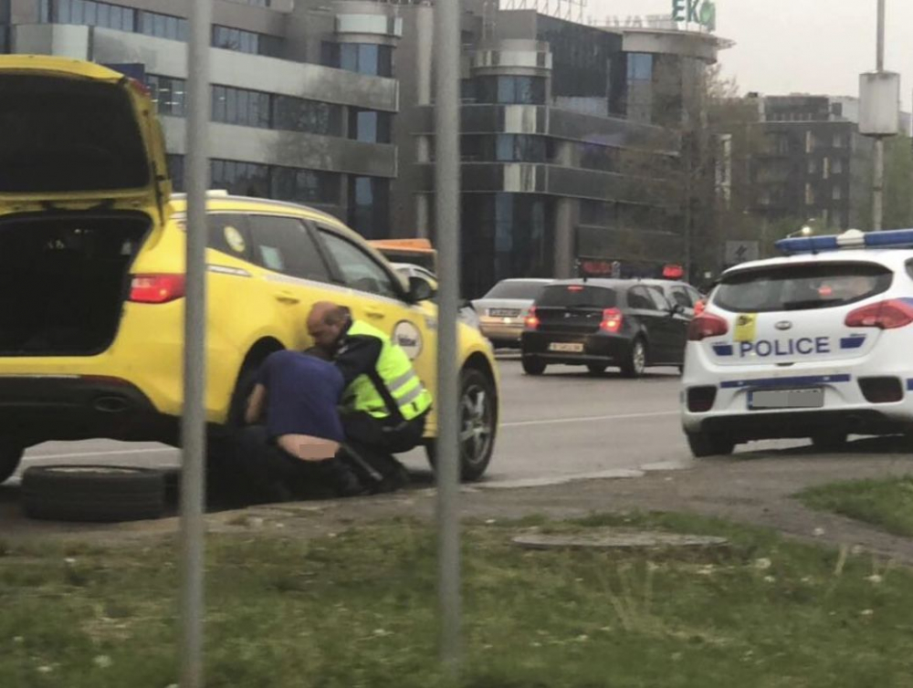 Цяла София говори днес за постъпката на този полицай на "Цариградско шосе" (СНИМКИ)