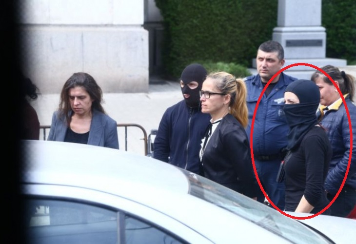 Мрежата завря и се пита какви са тези командоски, които задържаха скандалната кметица (СНИМКИ)