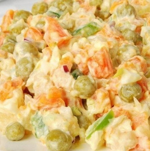 Тази салата с диетично пиле е най-новата вкусотия