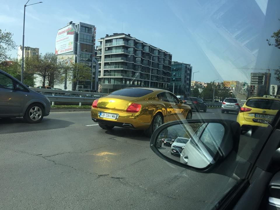Само в БЛИЦ! Този златен звяр подлуди столичани! (СНИМКИ)