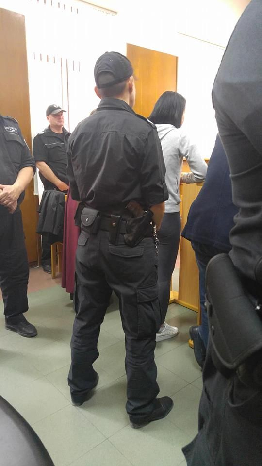 Първо в БЛИЦ! Танцьорката Габриела, която помете 10 коли, се появи неглиже в съда, но на влизане... (УНИКАЛНА СНИМКА)