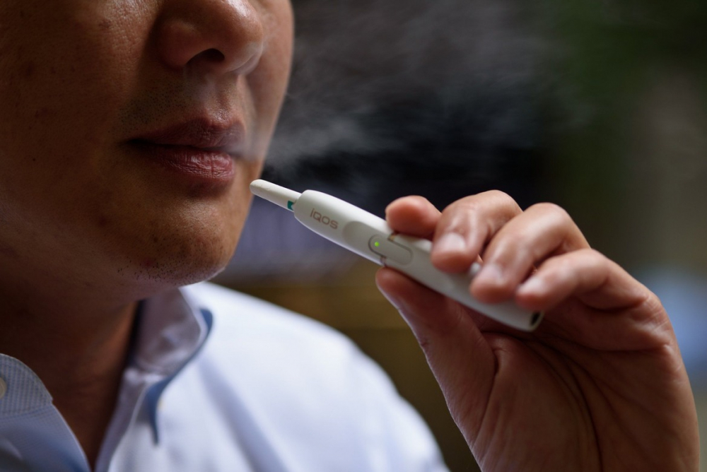 Пушачи захвърлят IQOS! Новите бездимни цигари далеч не са безвредни