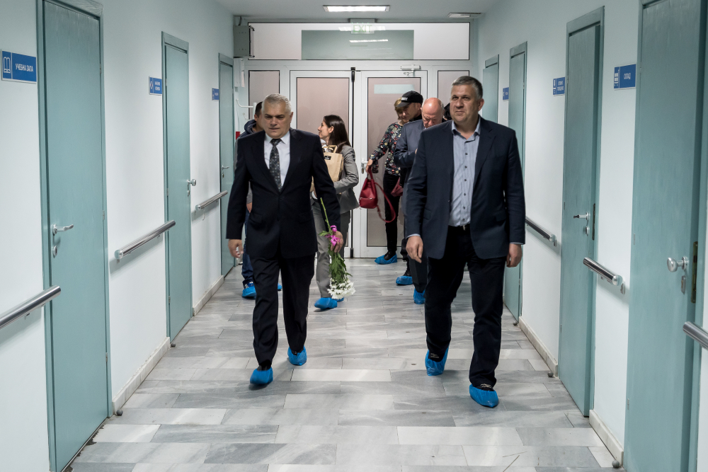 МВР показа ексклузивни СНИМКИ от болничната стая с ранената полицайка Гергана!
