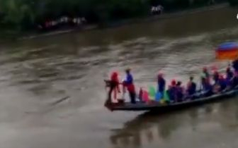 Голяма трагедия в Китай с лодки по река Таохуа (СНИМКИ/ВИДЕО)