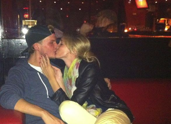 Бившата приятелка на Avicii разплака мрежата с поста си и показа за какво са си говорили малко преди смъртта му (СНИМКА)