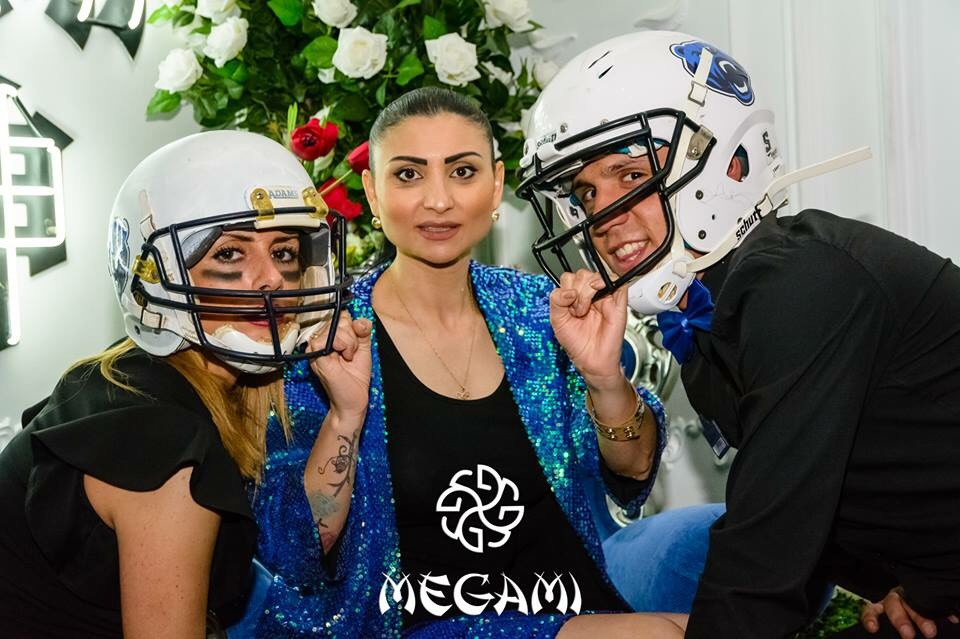 Американски футбол на сцената на Megami Club – Hotel Marinela