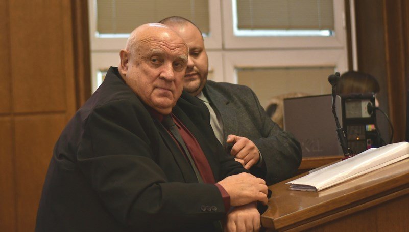Адвокат Марковски, грешно е да си адвокат на Бойко, а после да защитаваш Иванчева, шесторен убиец и разни… вампири!