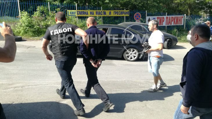 Първи СНИМКИ и ВИДЕО от ареста на корумпираните даяджии в Благоевград, ето какви подкупи са прибирали