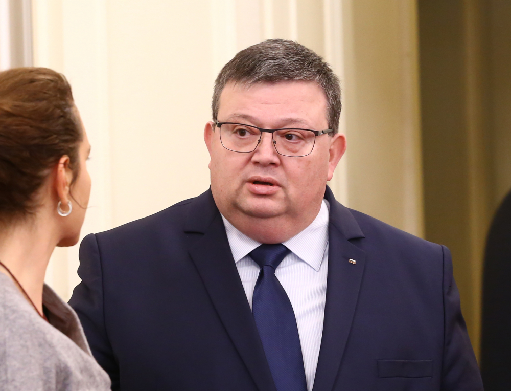 Цацаров с коментар за закопчаните подкупни даяджии