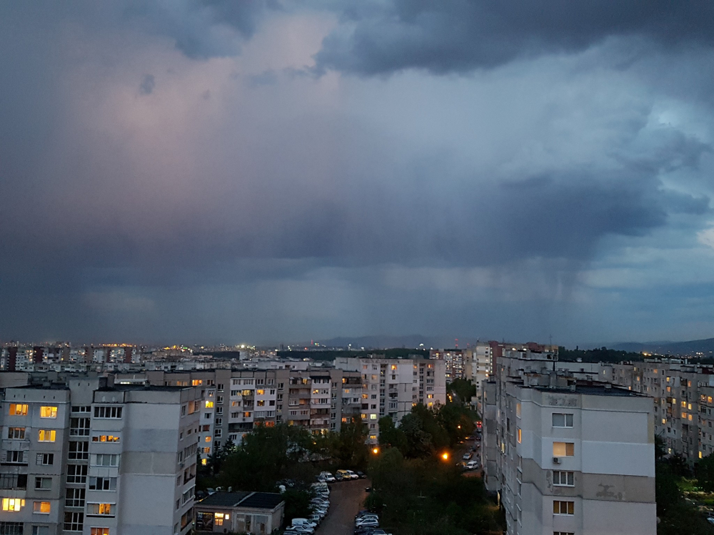 Само в БЛИЦ! Уникални СНИМКИ от лятната буря, ударила София
