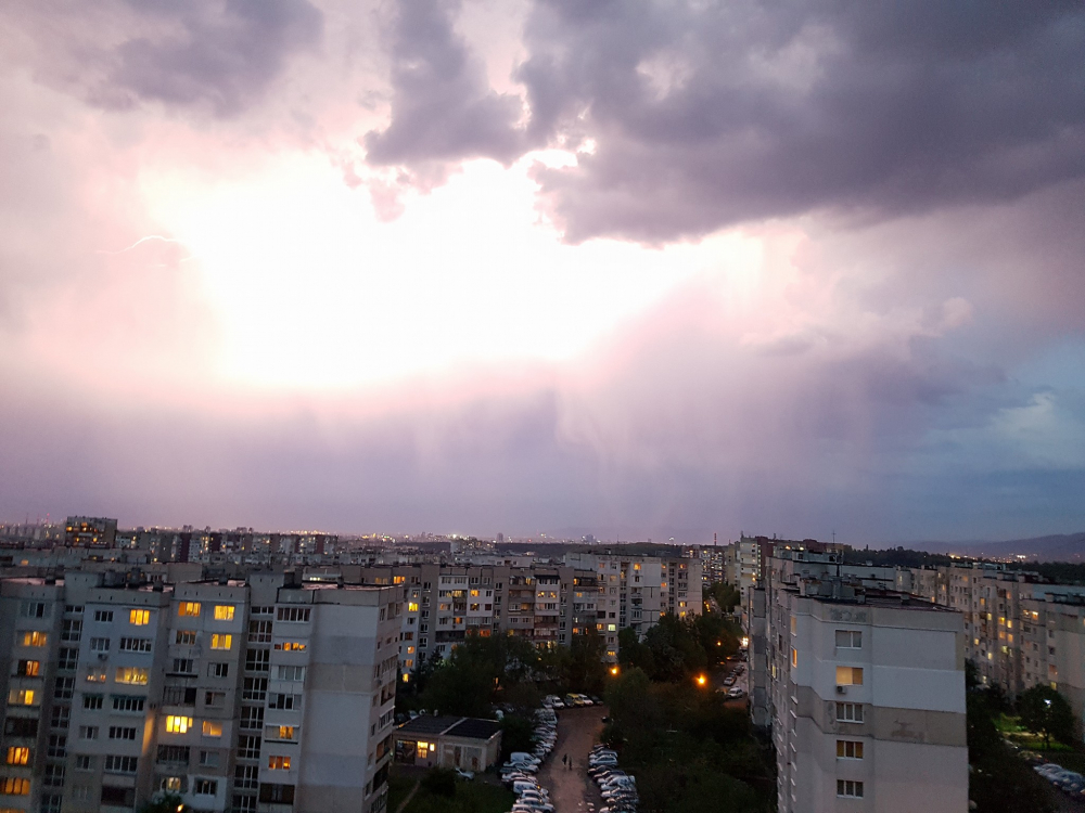 Само в БЛИЦ! Уникални СНИМКИ от лятната буря, ударила София