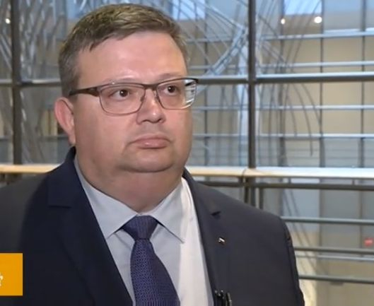 Цацаров за оковаването на Иванчева: Няма арест, който да не е унизителен, просто бе спазен законът! 