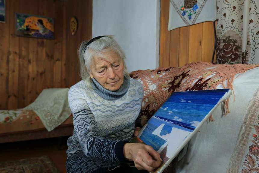 Много млади момичета ще завидят страшно много на тази баба, като видят на какво е способна (СНИМКИ/ВИДЕО)