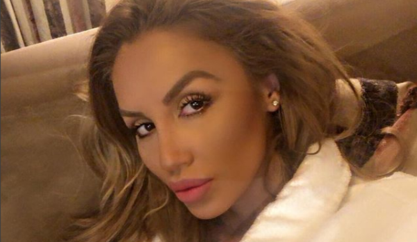 Моника Валериева си отряза косата и е по-секси от всякога на гореща СНИМКА 18+ от леглото! 