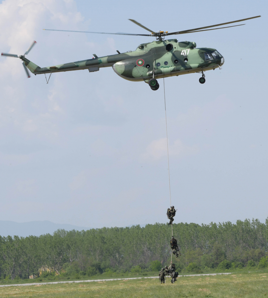 СНИМКИ от невероятните военновъздушни демонстрации в авиобаза „Граф Игнатиево”