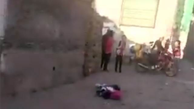 Касапница! Обезумял китаец коли ученици, има много жертви (СНИМКИ/ВИДЕО 18+)