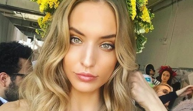 Красивата Никол участва в ревю, когато се случи нещо и в миг животът ѝ се промени (СНИМКИ/ВИДЕО)