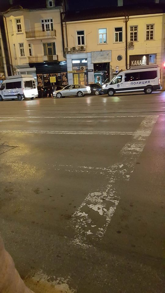 Среднощна акция в София! Закопчаха мъж с белезници на бул. "Мадрид" (СНИМКА)