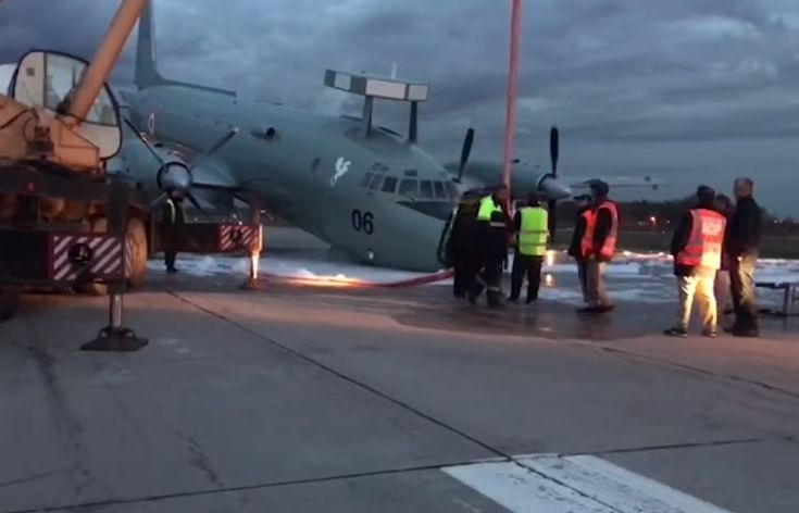 Инфарктно ВИДЕО! Военен самолет кацна аварийно край Москва - трагедията беше предотвратена от...