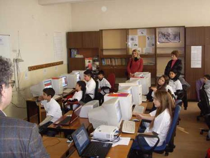 Грандиозни промени за учениците! Изхвърлиха легендарни автори от учебниците!