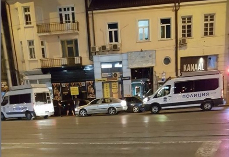 Фоторепортаж в БЛИЦ! Това е култовият бар "10" в София, в който кметът на Тъжа въртял бардак за проститутки