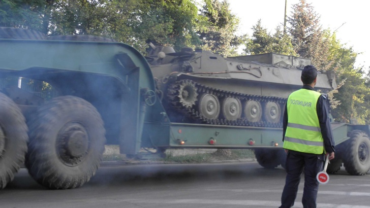 Военна техника тръгва по пътищата на страната 