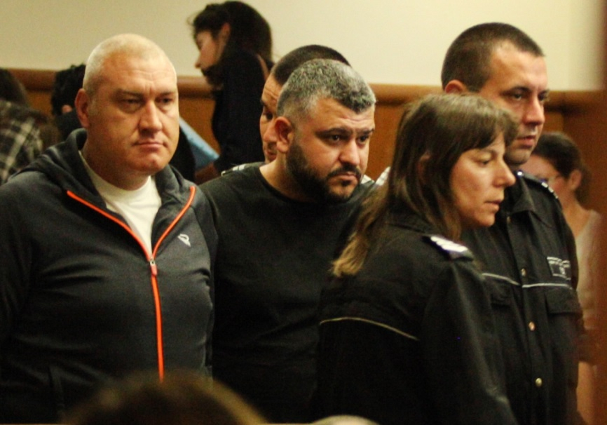 СНИМКИ на селския кмет и аверите му, въртели столичния бардак