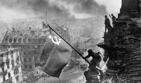 1 май 1945 г. Червеният флаг се вее над Райхстага