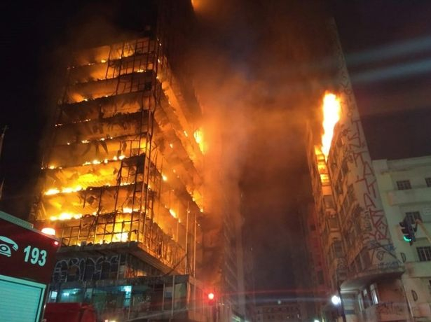 Горящ небостъргач рухна в центъра на Сао Пауло, заклещени в капана хора крещят за помощ (СНИМКИ/ВИДЕО)