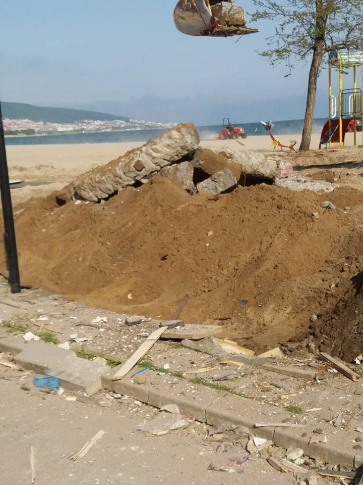 Първо в БЛИЦ! Култов бар на плажа в Слънчев бряг отиде в историята (СНИМКИ)