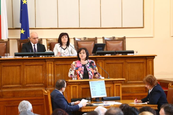 Депутатите решиха да не замразяват заплатите си 